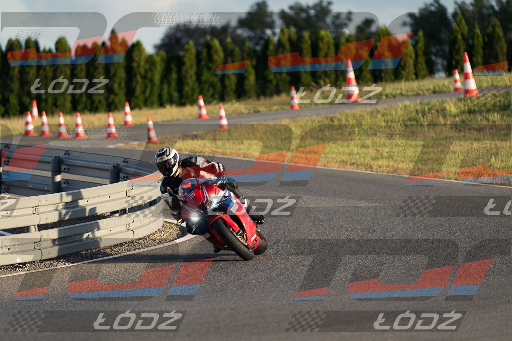 26.09.06 TM-2253.jpg