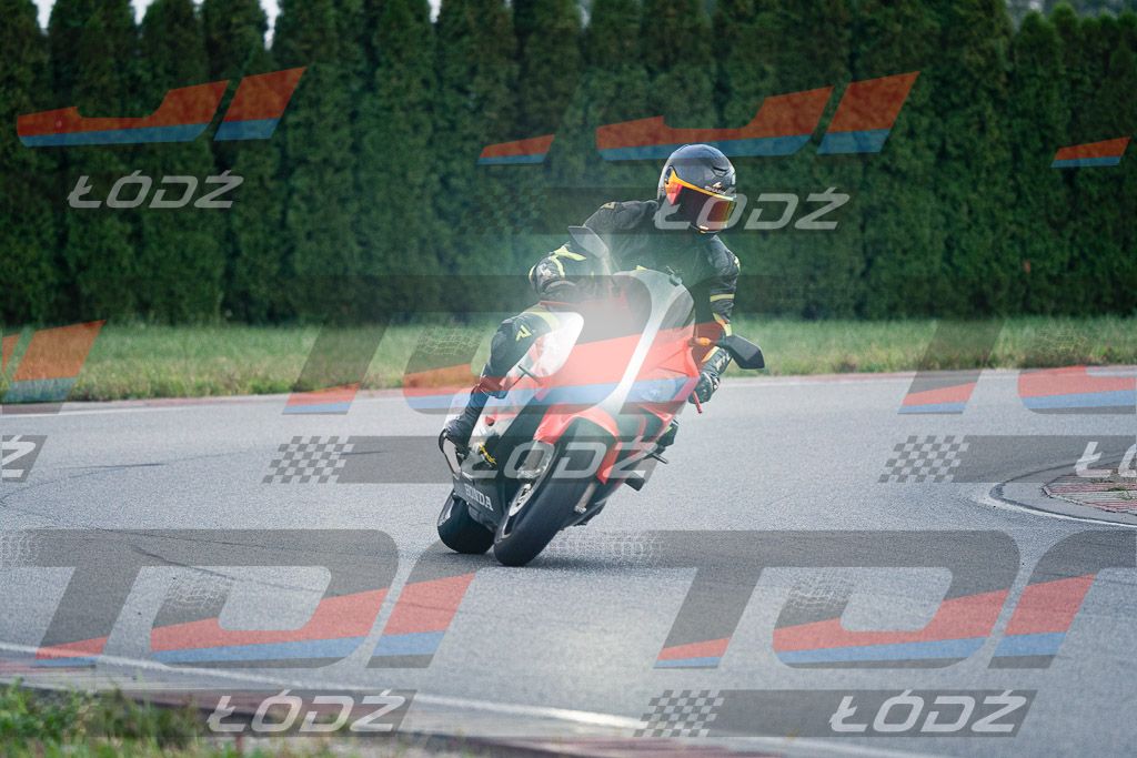 26.09.03 TM-1366.jpg